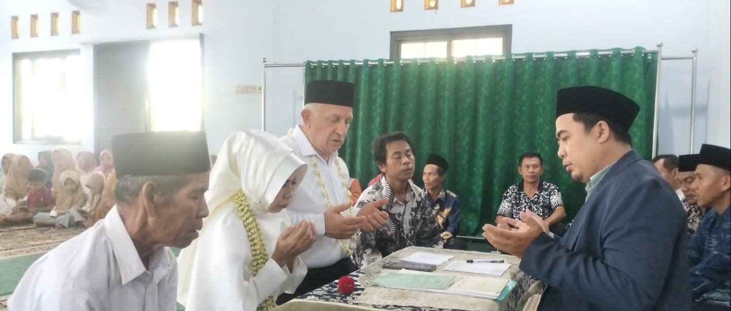 Penghulu Nikahkan WNA Turki, Gunakan Teknologi AI